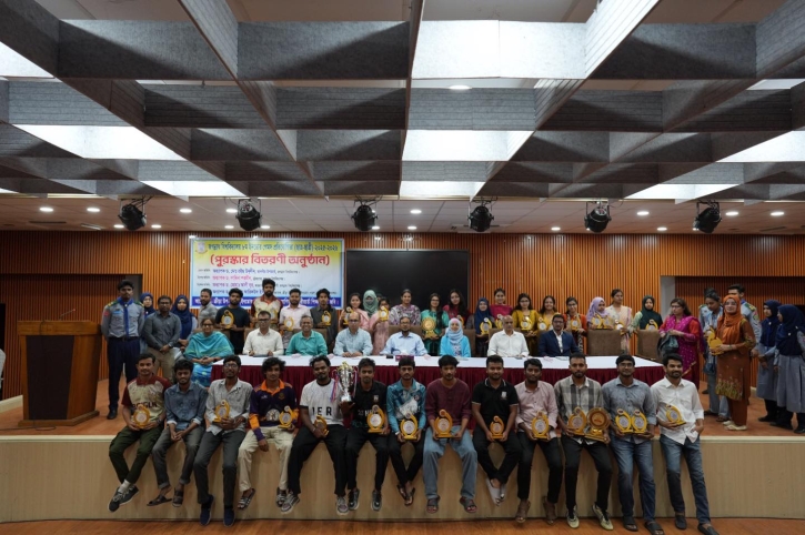 জবিতে অষ্টম ইনডোর গেমসের পুরস্কার বিতরণী অনুষ্ঠিত