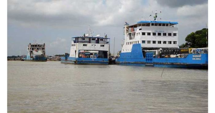 ১০ ঘণ্টা পর পাটুরিয়া-দৌলতদিয়ায় ফেরি চলাচল স্বাভাবিক
