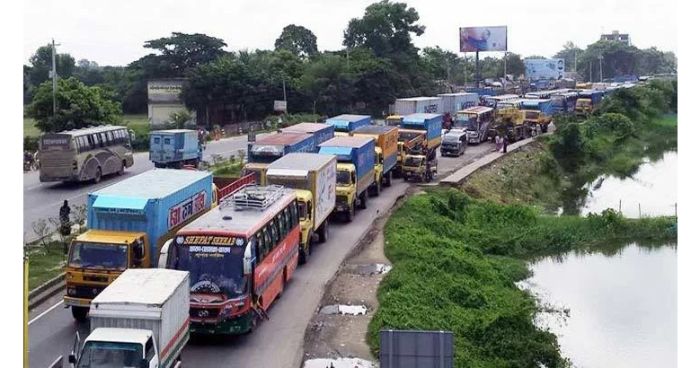 বঙ্গবন্ধু সেতু এলাকায় ৪০ কিলোমিটার যানজট