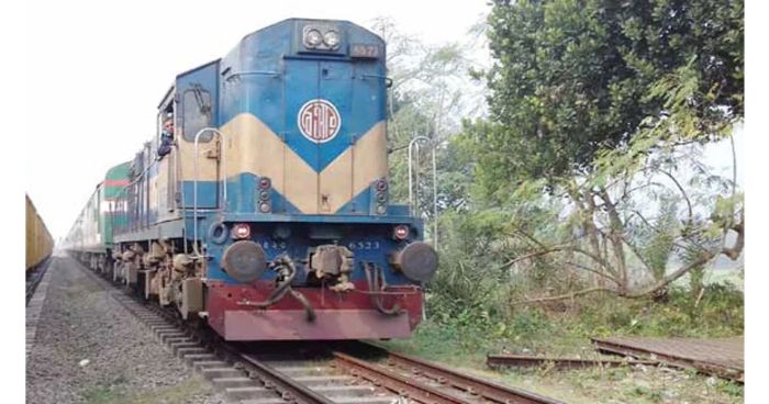 ৭ ঘণ্টা পর খুলনার সঙ্গে সারা দেশের রেল যোগাযোগ স্বাভাবিক