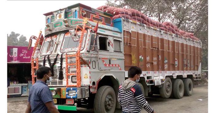 সোনামসজিদ বন্দর দিয়ে সাড়ে ৬ হাজার টন পেঁয়াজ আমদানি