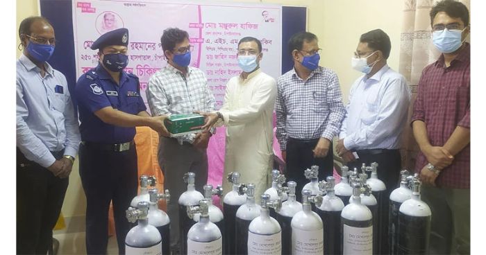 অক্সিজেন নিয়ে করোনা আক্রান্তদের পাশে দাঁড়ালেন নেতা মোখলেসুর রহমান