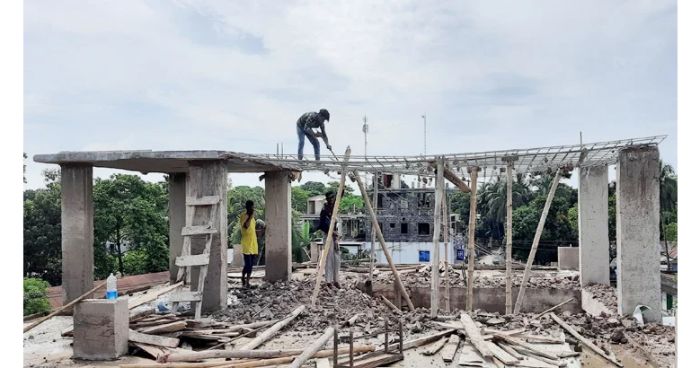 ব্রাহ্মণবাড়িয়া  স্কুল খোলার একদিন আগে ধসে পড়ল ছাদ