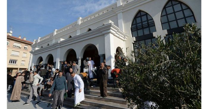 সন্দেহভাজনে আরও ২১ মসজিদ বন্ধ করে দিল ফ্রান্স