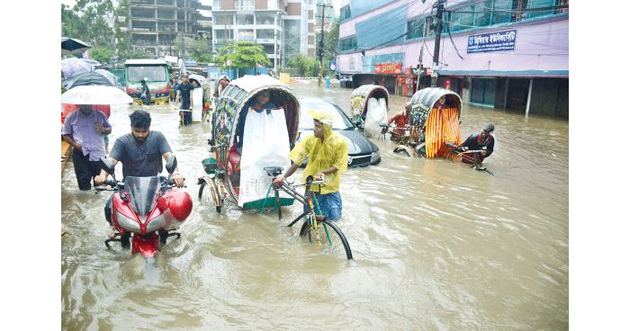 টানা বৃষ্টিতে জলাবদ্ধতা,চট্টগ্রামে ভোগান্তি