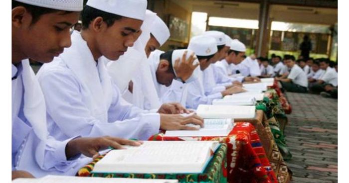 গাজায় ১ হাজার কোরআনে হাফেজকে সম্মাননা