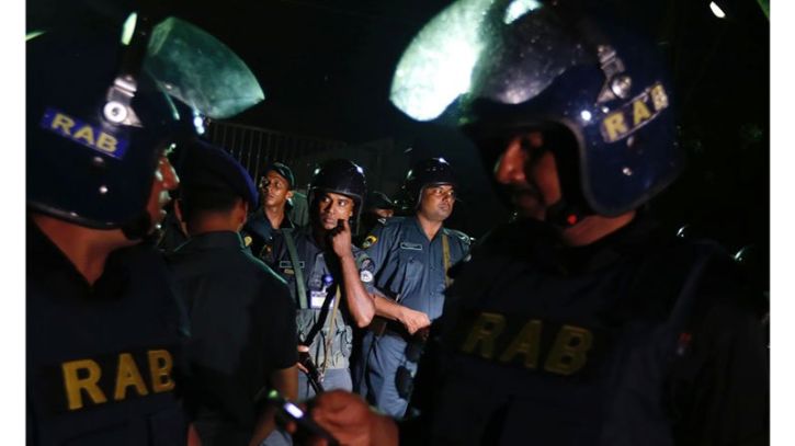 নারায়ণগঞ্জে মহাসড়কে পণ্যবাহী গাড়ি ডাকাতির চেষ্টা, আটক ৬