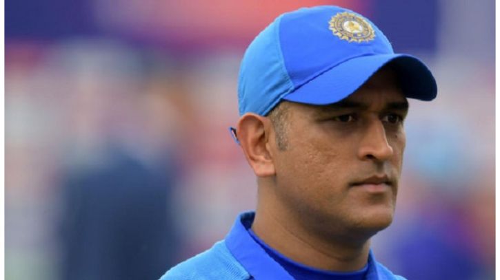ভারতীয় ক্রিকেটার ধোনির বিরুদ্ধে প্রতারণার মামলা