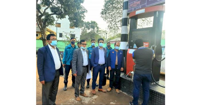 রায়পুরে তেল কম দেওয়ায় ৩ পেট্রোল পাম্পকে জরিমানা