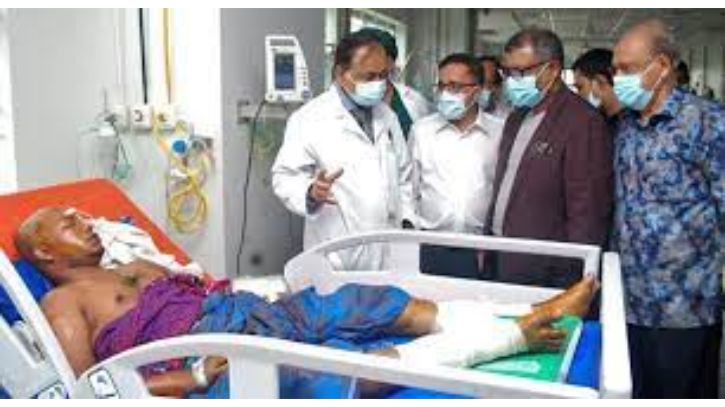 চট্টগ্রামের সীতাকুণ্ডে অগ্নিদগ্ধ রোগীদেরকে আর্থিক সহায়তা প্রদান