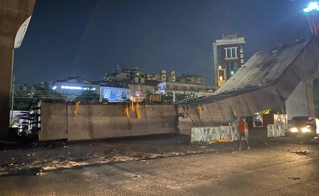 ভারতের হরিয়ানা রাজ্যে নির্মাণাধীন ফ্লাইওভার ভেঙে দুর্ঘটনা