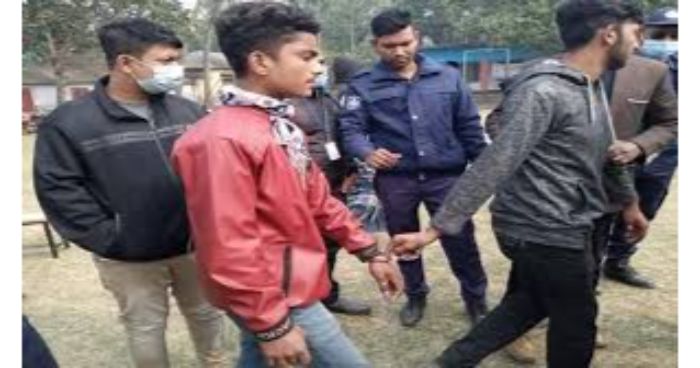 জাল ভোট দিতে গিয়ে ২ কিশোর আটক