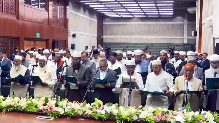 সংবিধান সংস্কার পরিষদের শপথ নিলেন জামায়াতের এমপিরা