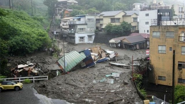 জাপানে ভারী বৃষ্টিপাতের মধ্যে ব্যাপক ভূমিধসের ঘটনা ঘটেছে