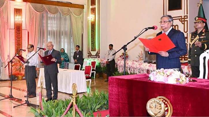 অন্তর্বর্তীকালীন সরকারের আরও দুই উপদেষ্টার শপথ গ্রহণ