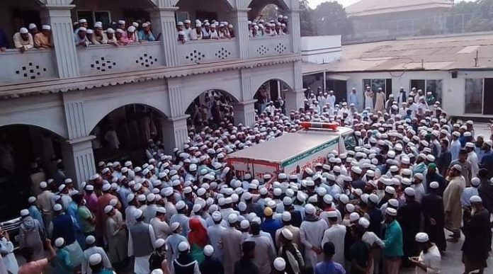 মাওলানা কাসেমী রহ.কে এক নজর দেখতে জামিয়া বারিধারায় মুসল্লিদের ঢল