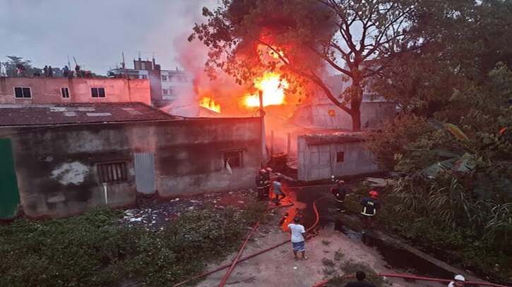 কেরানীগঞ্জে রাসায়নিক কারখানায় আগুন, নিহত ৪
