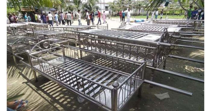 জুস কারখানায় আগুনে পুড়া বের হওয়া লাশের অপেক্ষায় স্বজনরা