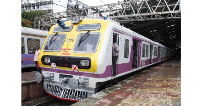 রাজধানী মুম্বাইয়ে ট্রেন চলাচল শুরু: ১৫ আগস্ট