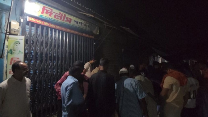 নয়াহাটে স্বর্ণ ব্যবসায়ীকে কুপিয়ে হত্যা