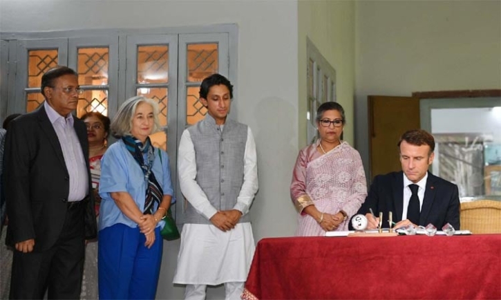 বঙ্গবন্ধুর প্রতি শ্রদ্ধা জানালেন মাখোঁ