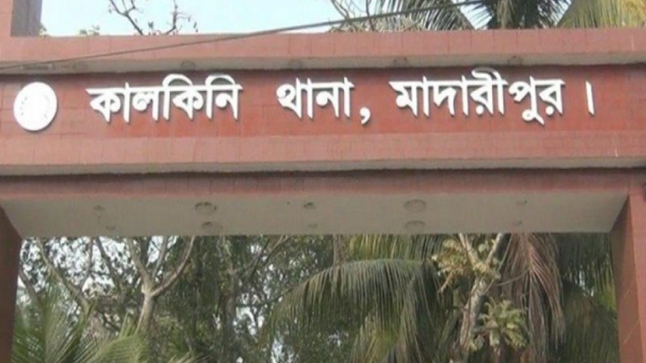 পুলিশের হেফাজত থেকে দুই যুবককে ছিনিয়ে নেয়ার ঘটনায় পুলিশ সদস্য আহত