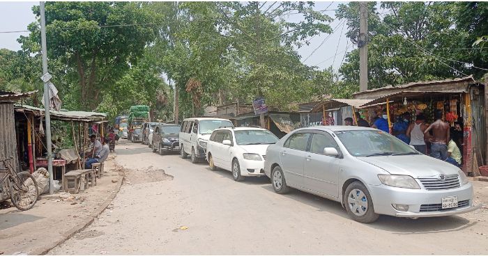 পাটুরিয়া ঘাটে যানবাহনের দীর্ঘ সারি