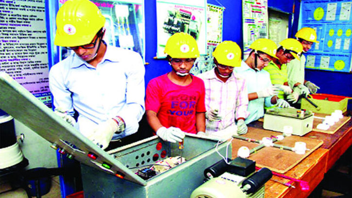 দক্ষ মানবসম্পদ গড়ে তুলতে কারিগরি শিক্ষার বিকল্প নেই