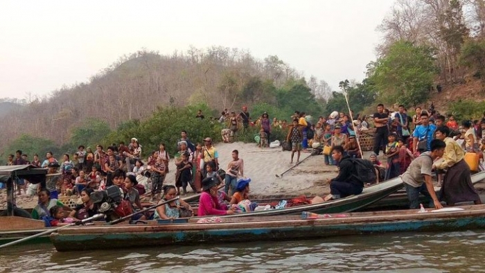 থাইল্যান্ড সীমান্তে ভিড় করছেন মিয়ানমারের নাগরিকরা