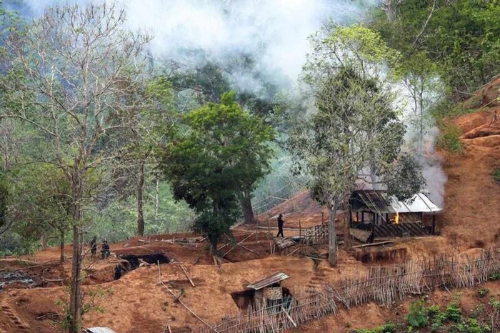 মিয়ানমারের দুইটি বিমান ঘাঁটিতে হামলা