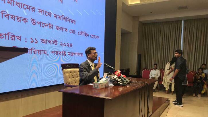শেখ হাসিনা ‘পদত্যাগ’ করেছেন, উপদেষ্টা পরিষদ ‘নিশ্চিত