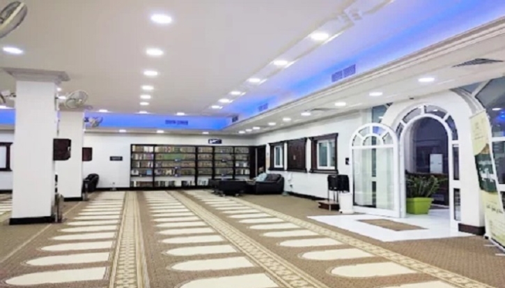 কাপড় ও আতর দিয়ে মুসল্লিদের স্বাগত জানায় সৌদি আরবের যে মসজিদ