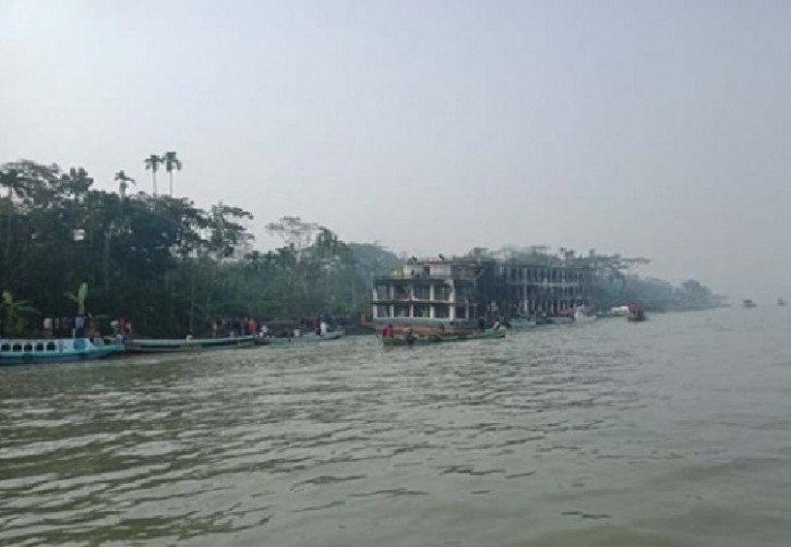 পুড়ে যাওয়া লঞ্চে কীভাবে আগুন লাগে, কতজন যাত্রী ছিল