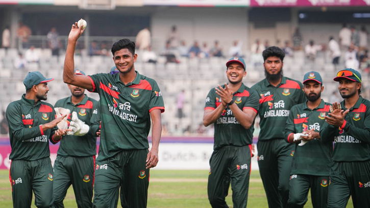 নাহিদ রানার আগুনে বোলিংয়ে পুড়ল পাকিস্তান