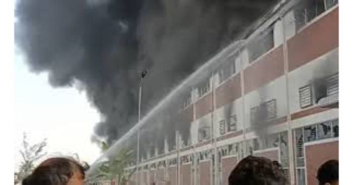 নারায়ণগঞ্জে ফ্রিজ কারখানায় আগুন, নিয়ন্ত্রণে ১০ ইউনিট