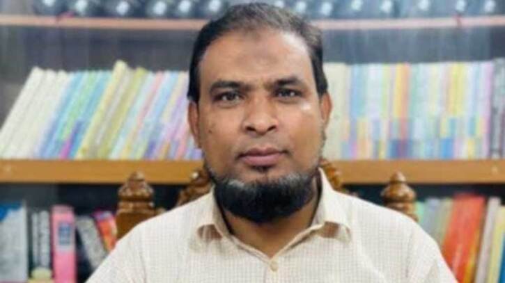 নারায়ণগঞ্জে চলন্ত ট্রেনে উঠতে গিয়ে প্রাণ গেল প্রধান শিক্ষকের