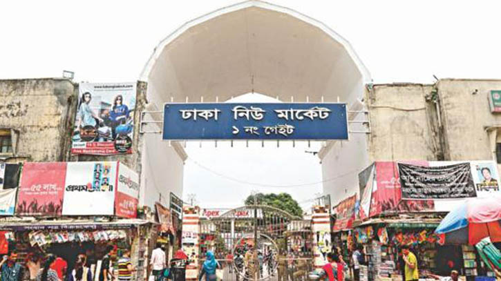 নিউ মার্কেট এলাকার দোকানপাট খুলছে