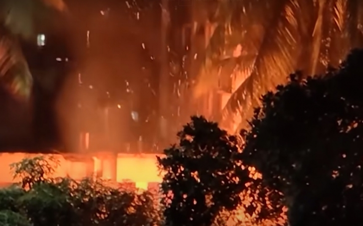 নববর্ষে রাজধানীতে উড়ানো ফানুসে ১০ স্থানে আগুন