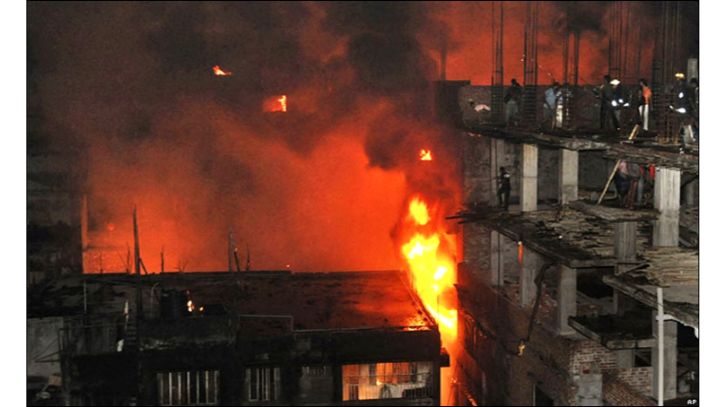 রাজধানীর সিটি গ্রুপের প্লাস্টিক গুদামের আগুন নিয়ন্ত্রণে