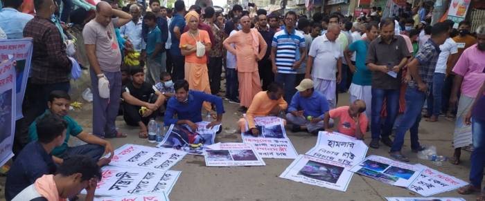 বেগমগঞ্জে ১৪৪ ধারা ভঙ্গ করে হিন্দুদের বিক্ষোভ মিছিল