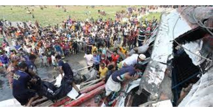 শীতলক্ষ্যায় লঞ্চডুবি: ২৭ মরদেহ উদ্ধার, চলছে হস্তান্তর