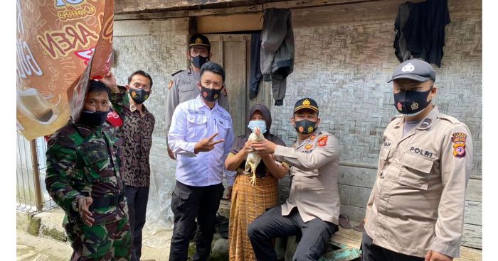 ইন্দোনেশিয়ায় টিকা নিলেই মুরগি ফ্রি!