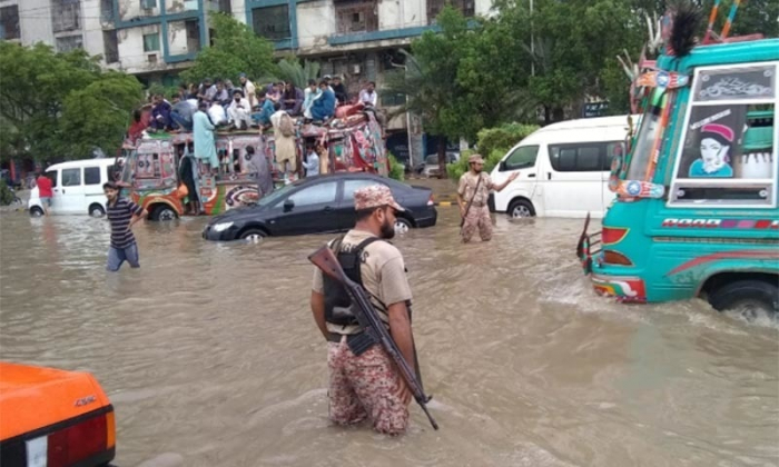 পাকিস্তানে মৌসুমী বৃষ্টিতে সৃষ্ট বন্যায় ৫০ জনের মৃত্যু