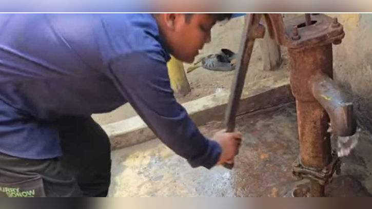 কক্সবাজারে ফুরোচ্ছে ভূগর্ভস্থ সুপেয় পানি, বাড়ছে পানির বাজার