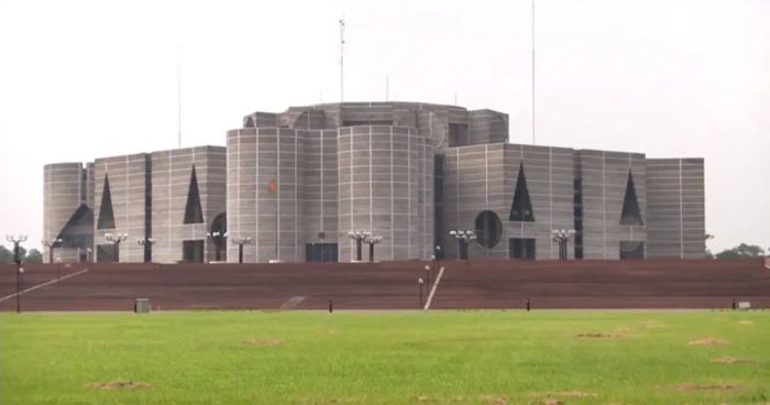 শতাধিক সংসদ সদস্য  করোনা ভাইরাসে আক্রান্ত