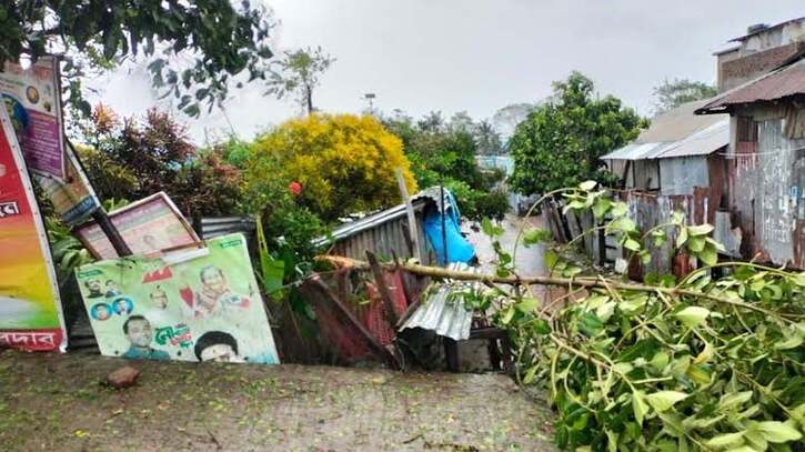 ঘূর্ণিঝড় রেমালের তান্ডবে পটুয়াখালীতে ব্যাপক ক্ষয়ক্ষতি