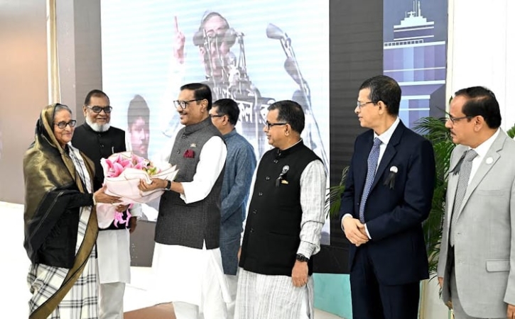 প্রধানমন্ত্রী দেশে ফিরেছেন