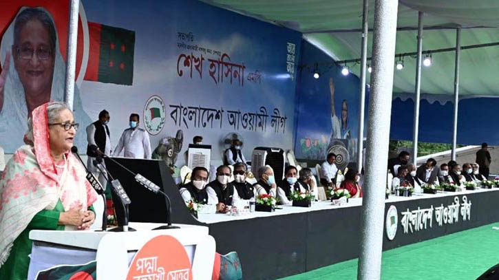 ‘খালেদা জিয়াকে বলছি, দেখে যান পদ্মা সেতু নির্মাণ হয়েছে কি না’