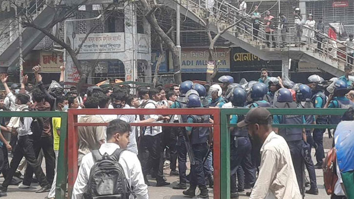 সায়েন্সল্যাবে পুলিশ মোতায়েন