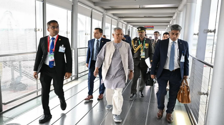 প্রধান উপদেষ্টা ব্যাংকক পৌঁছেছেন